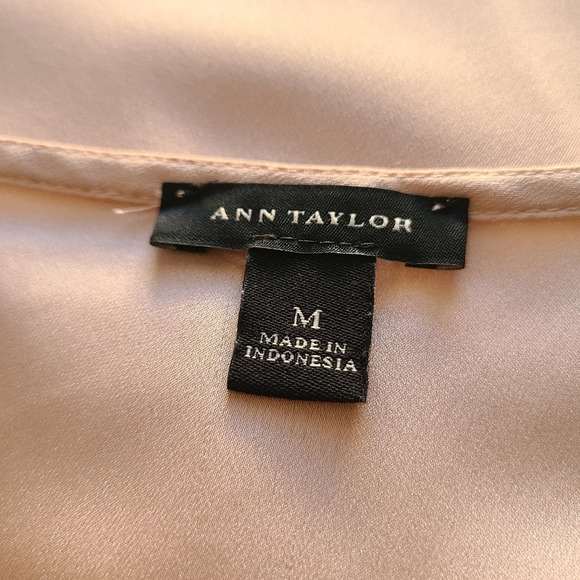 Ann Taylor Blouse / Blush Color / Size Medium - Picture 6 of 6
